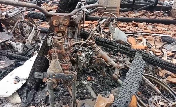 Motor terbakar di gudang penyimpanan pampers di Cirebon, Rabu (15/1/2020) (Foto: iNews/ Miftah)