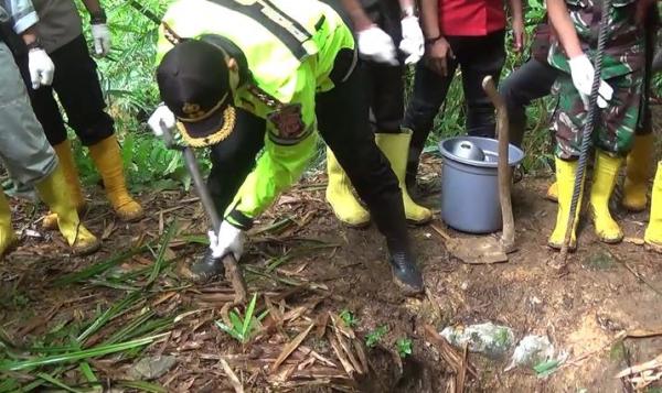 Razia tambang ilegal di Bogor, Rabu (15/1/2020) (Foto: iNews/ Wildan)