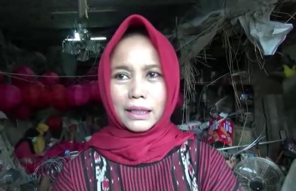 Pengusaha lampion Bandung, Lisye Diana, Kamis (16/1/2020) (Foto: iNews/ Billy)