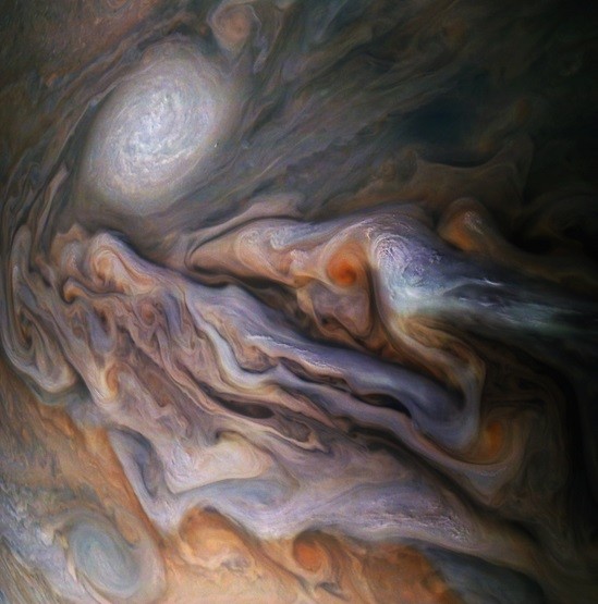 Badai berputar-putar di Jupiter (Foto: NASA)