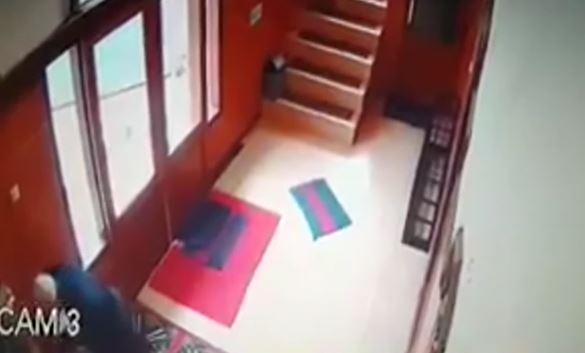 rekaman cctv pencurian, Jumat (17/1/2020) (Foto: iNews/ Yuwono)