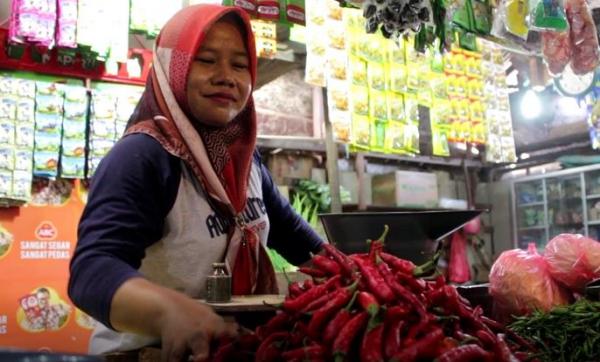 Penjual sayur di Indramayu, Sabtu (18/1/2020) (Foto: iNews/Toiskandar)