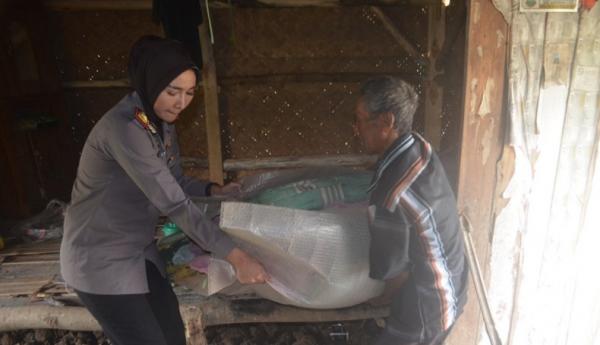 Polsek Pangkalan gelar bakti sosial ke warga, Selasa (21/1/2020) (Foto: istimewa)