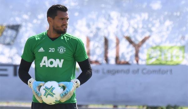 Kiper Manchester United, Sergio Romero (Foto: The Sun)