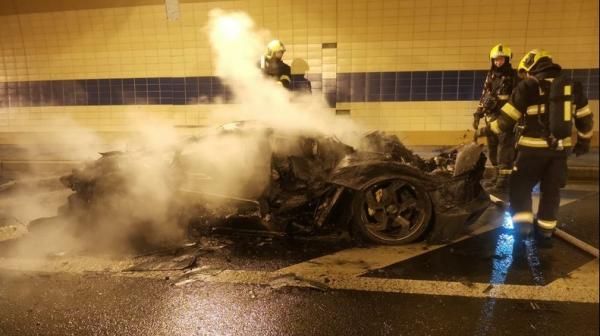 (Foto: Carscoops/Hasici Praha)