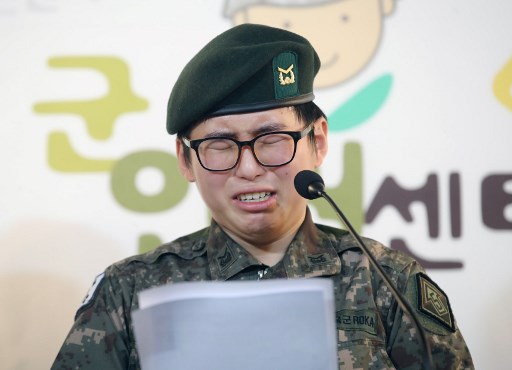 Byun Hee-soo secara sukarela mendaftar sebagai tentara sebelum menjalani operasi penggantian kelamin. (FOTO: AFP/YONHAP)