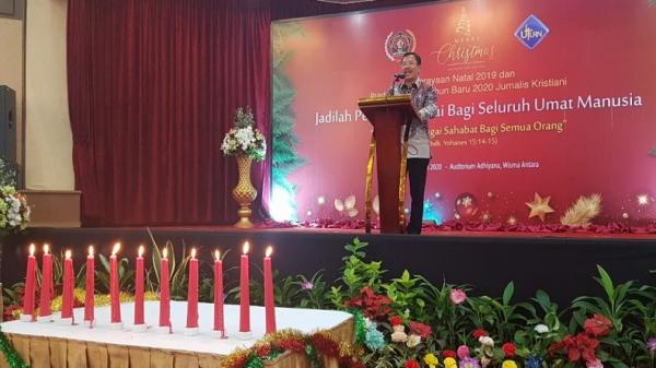 Natal Terawan Petugas uji coba jalur kereta api di Stasiun Garut, Kabupaten Garut, Jawa Barat, Kamis (23/1/2020). (Foto: Antara)