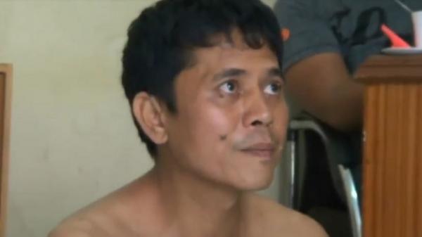 Pelaku pembacokan Anton Setiawan (37), diamankan di Mapolsek Lubeg Kota Padang, Sumatera Barat (Sumbar), Kamis (22/1/2020). (Foto: iNews/Budi Sunandar)