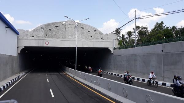 Underpass terpanjang di Indonesia Underpass terpanjang di Indonesia yang berada di Yogyakarta resmi dibuka, Jumat (24/1/2020). (Foto: iNews.id/Kuntadi)