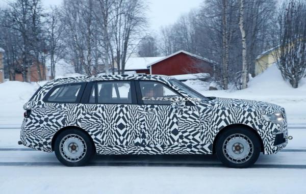 2021 Aurus Komendant SUV Spy Shots 22 (Foto: Carscoops)
