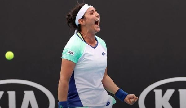 Petenis tunggal putri Tunisia, Ons Jabeur berhasil melangkah ke final Amerika Serikat (AS) Terbuka 2022. Untuk mendapatkan tiket final, Jabeur harus melewati hadangan Carolina Garcia (Prancis), Jumat (9/9/2022). (Foto: REUTERS)