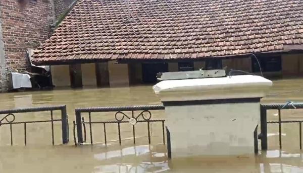 Banjir di Kabupaten Bandung, Senin (27/1/2020) (Foto:iNews/Saufaat)