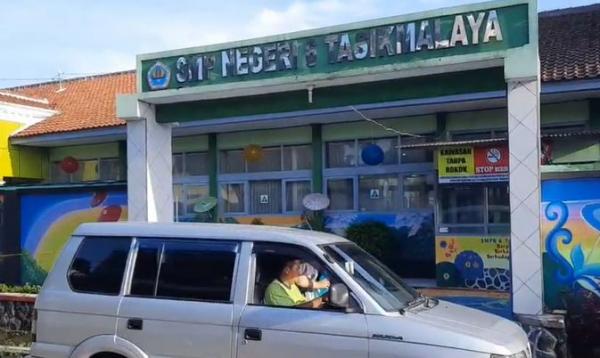 SMP Negeri 6 Tasikmalaya, Selasa (28/1/2020) (Foto:iNews/Asep Juhariyono)