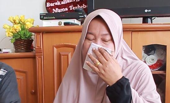 Sumarni, Ibu mahasiswa Aceh, Ita, Selasa (28/1/2020) (Foto: iNews/Afsah)