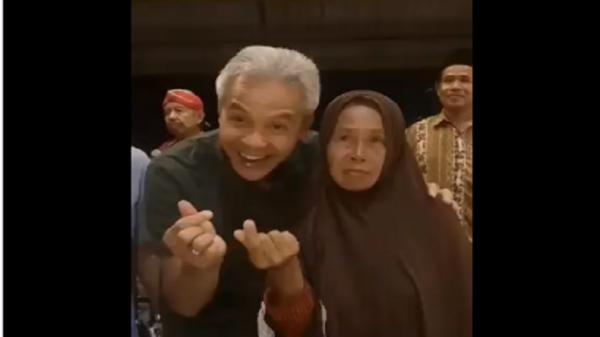 Gubernur Jawa Tengah Ganjar Pranowo  dengan Suripah (Foto: Twitter/@jatengpedia)