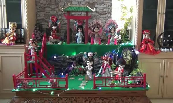 Boneka koleksi Sandra Susan di Cimahi, Sabtu (1/2/2020) (Foto:iNews/Yuwono)