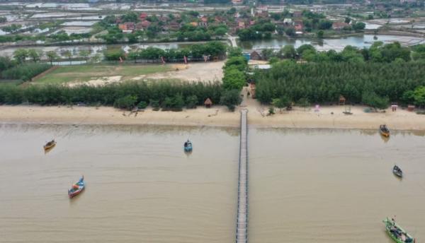 Wisata Pantai Pasir Putih Wates, Sabtu (1/2/2020) (Foto: Dok Pemprv Jateng)