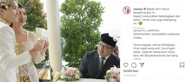 Isyana2 Gubernur Jatim Khofifah Indar Parawansa memeluk warga korban banjir bandang di lokasi pengungsian di Jember, Minggu (2/2/2020). (Foto: iNews/Bambang Sugiarto)