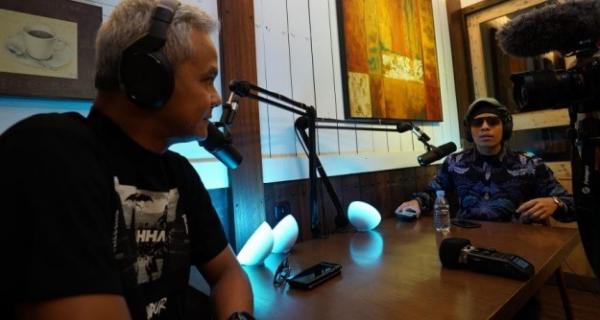 Gubernur Jateng Ganjar Pranowo saat ngobrol bareng dengan Youtuber Atta Halilintar di Jakarta. (Foto: Dok.Humas Pemprov Jateng)