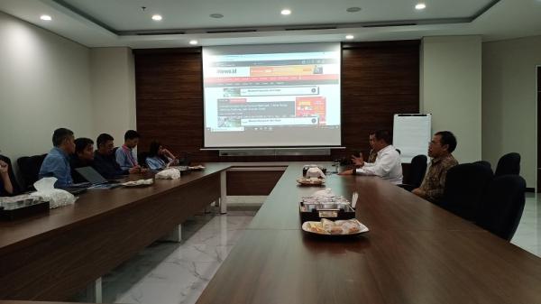 bupati dairi 1 kimau Bupati Dairi, Eddy Keleng Ate Berutu berkunjung ke redaksi iNews.id di iNews Tower, Jalan Kebon Sirih, Jakarta Pusat, Selasa (4/2/2020). (Foto: iNews.id/Rizki Maulana)