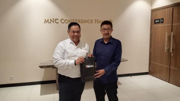 bupati dairi 4 Bupati Dairi, Eddy Keleng Ate Berutu berkunjung ke redaksi iNews.id di iNews Tower, Jalan Kebon Sirih, Jakarta Pusat, Selasa (4/2/2020). (Foto: iNews.id/Rizki Maulana)