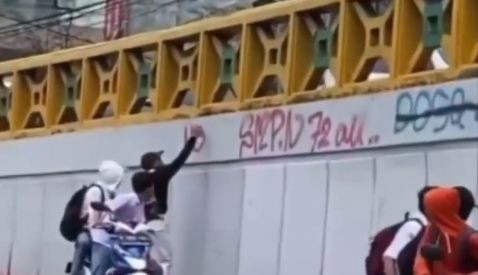 Video Amatir Merekam Aksi Vandalisme Sekelompok Pelajar di Tanah Abang