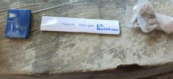 Jimat rajah daris alah satu peserta tes CPNS di Jatim. (Foto: iNews/Yudha Prawira)