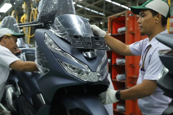 Honda PCX Royal Matte Blue. (Foto: Honda)