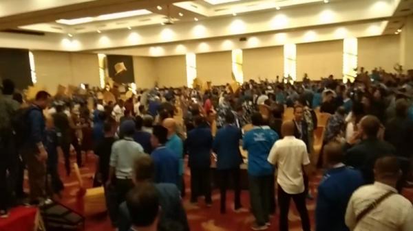 kericuhan di kongres pan v Suasana saat terjadi kericuhan di Kongres V PAN di Hotel Clarion Kota Kendari, Provinsi Sulawesi Tenggara (Sultra), Selasa (11/2/2020). (Foto: Antara)