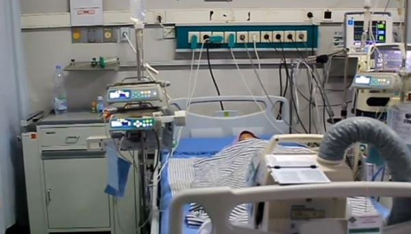 Balita dirawat intesif usai digigit ular Weling, Rabu (12/2/2020) (Foto:iNews/Miftahudin)