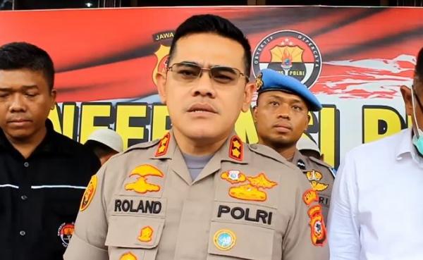 Kapolres Cirebon Kota Roland Rolandy, Rabu (12/2/2020) (Foto:iNews/Miftahudin)