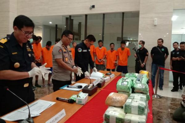 Polri merilis penangkapan 11 kurir narkoba Jaringan Malaysia-Indonesia, di Mabes Polri, Jakarta, Rabu (12/2/2020). (Foto: iNews.id/Irfan Ma'ruf)