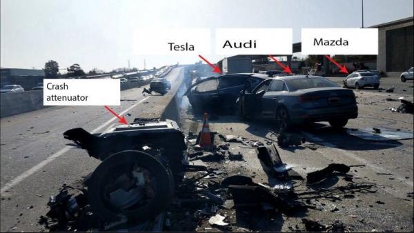 Kecelakaan Tesla Model X yang menewaskan insinyur Apple Walter Huang di Los Angeles, AS. (Foto: Carscoops)