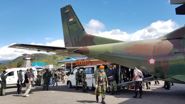evakuasi jenazah korban jatuhnya heli7 Proses evakuasi jenazah korban kecelakaan Helikopter Mi-17 yang jatuh di Pegunungan Mandala, Distrik Oksop, Kabupaten Pegunungan Bintang, Papua.