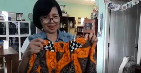 Bawakan Rok  Batik  Ibu di Purbalingga Bahagia Jemput Anak 