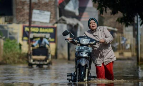 Banjir di Jalan AndirKetapang Kabupaten Bandung, Genangan Capai 1 Meter