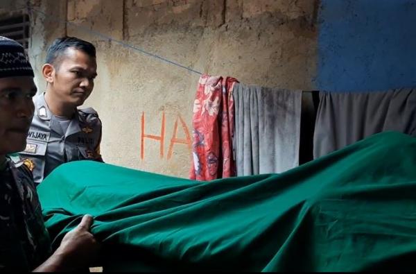 Korban longsor di Ciawi, Kamsi (20/2/2020) (Foto: iNews/Cahyat)