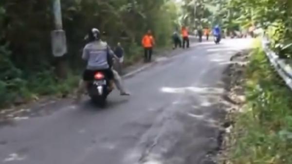 Tanjakan terjal di Cinomati, Pleret, Bantul, Yogyakarta (Foto: Twitter/@tijabar)