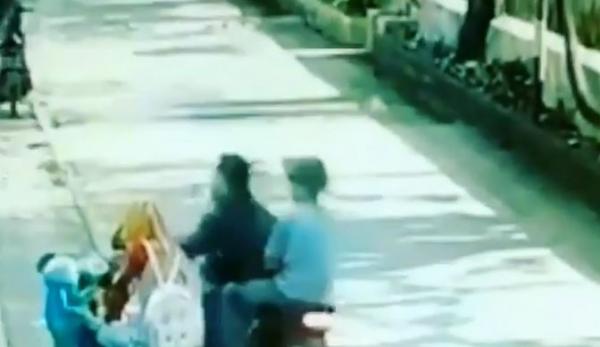 Jambret di Depok Terekam Kamera CCTV (Foto: iNews/Istimewa)