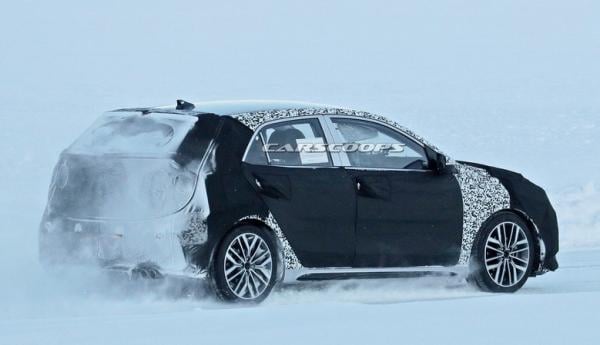 Kia Rio 2021 sedang diuji jalan di tempat ekstrem. (Foto; Carscoops)