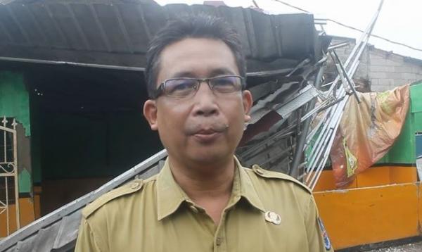 Kepala Sekolah SMP Negeri 16 Bekasi Iyang Bachtiar, Selasa (25/2/2020) (Foto: iNews/Iyung Rizky)