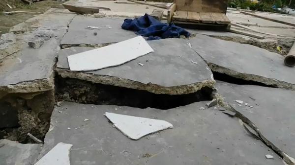 Rumah rusak Rumah yang rusak karena pergerakan tanah di Desa Majatengah, Banjarmangu, Banjarnegara, Jawa Tengah (Jateng). (Foto: iNews/Elis Novit)