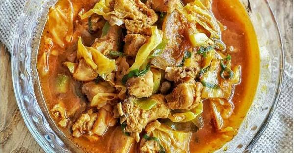 Makan Siang dengan Tongseng Ayam Rasa Lezat Tidak Pakai 