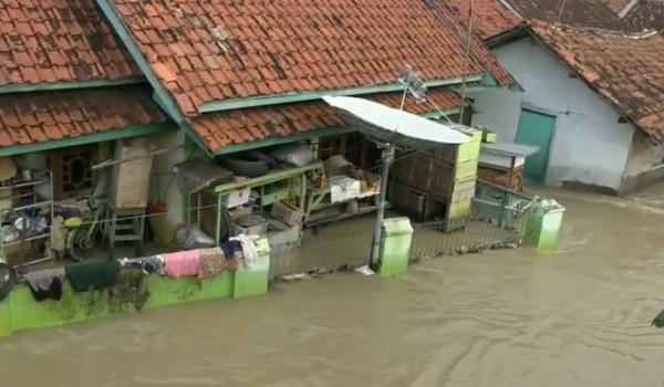 Banjir rendam rumah di Subang Banjir rendam rumah di Subang, Rabu (26/2/2020) (Foto: iNews/Yudy Heryawan Juanda)