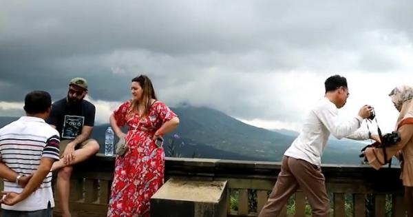 Pengunjung objek wisata Kintamani dan Danau Batur (Foto: iNews.id/Ari Wiradarma) Pengunjung objek wisata Kintamani dan Danau Batur (Foto: iNews.id/Ari Wiradarma)