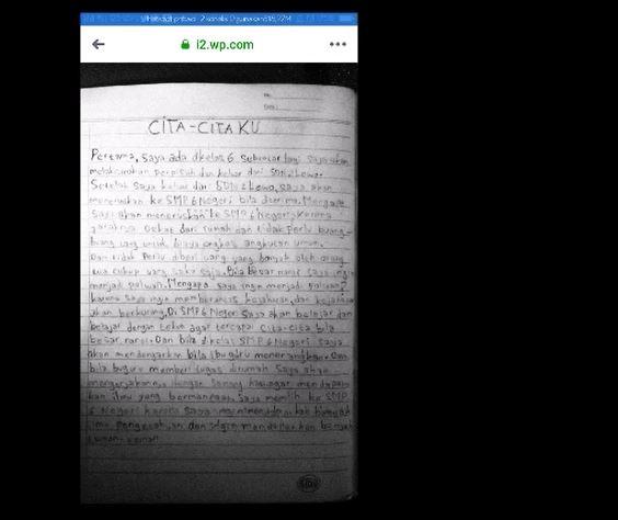 Delis menuliskan cita-citanya di buku tulis Delis menuliskan cita-citanya di buku tulis saat kelas 6 SD, Kamis (28/2/2020) (Foto: iNews/Asep Juhariyono)