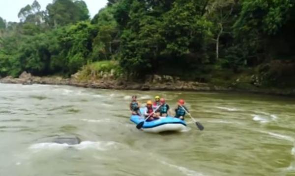 Menikmati Wisata Arum Jeram di Destinasi Wisata Geopark Merangin Jambi