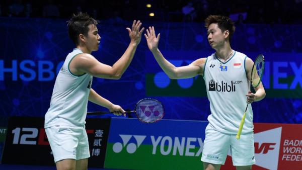 Ganda putra Indonesia Kevin Sanjaya Sukamuljo (kanan) dan Marcus Fernaldi Gideon. (Foto: AFP)