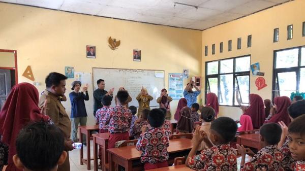 MNC Peduli menggelar sosialisasi cuci tangan yang baik dan efektif di SDN Pantai Bakti 02 Kabupaten Bekasi, Jawa Barat (Jabar). (Foto: MNC Media)