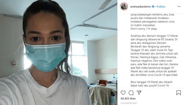 Ilustrasi Petugas medis membawa seorang Pasien Dalam Pengawasan (PDP) (Foto: Antara/Septianda Perdana)